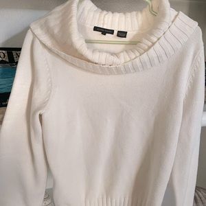 Cute sweater size large fits like a medium tho!